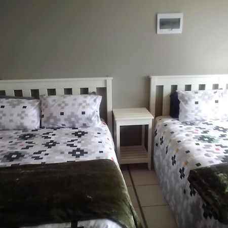 Port Elizabeth Apartment Exteriör bild